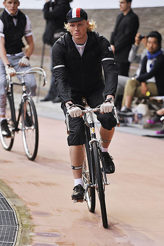 Moncler Gamme Bleu / - 2011